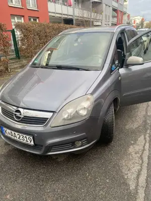 Opel Zafira 1.9 CDTI Cosmo Bild 4