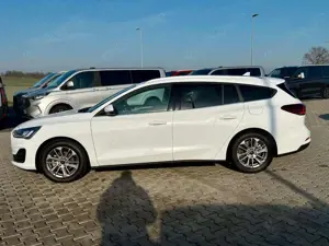 Ford Focus Turnier Titanium Edition 1.0 EcoBoost ACC Bild 4