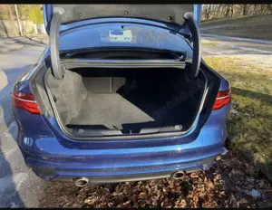 Jaguar XE XE P250 Aut. R-Dynamic S Bild 3