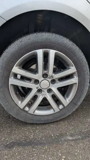 Volkswagen Touran 1.9 TDI Highline Bild 4