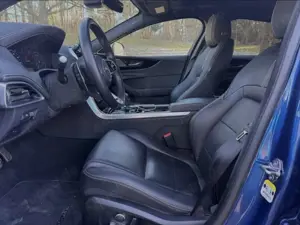 Jaguar XE XE P250 Aut. R-Dynamic S Bild 4