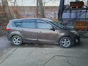 Renault Grand Scenic 2.0 16V 140 CVT Luxe Bild 3