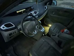 Renault Grand Scenic 2.0 16V 140 CVT Luxe Bild 4