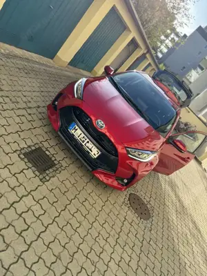Toyota Yaris Yaris Hybrid 1.5 VVT-i Team Deutschland Bild 3