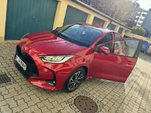 Toyota Yaris Yaris Hybrid 1.5 VVT-i Team Deutschland Bild 2
