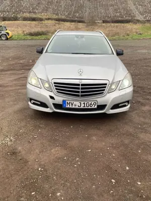 Mercedes-Benz E 220 T CDI DPF BlueEFFICIENCY Automatik