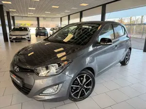 Hyundai i20 |Automatik|Tempomat|S.dach|PDC|8-fach bereift