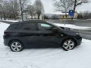 Opel Grandland X GSe Plug-in Hybrid 4 Bild 2