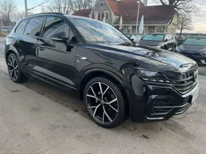 Volkswagen Touareg 3,0 TDI R-Line BlackStyle Pano AHK IQ 360 Bild 4
