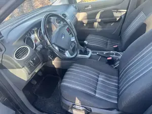 Ford Focus 1.6 16V Style Bild 2