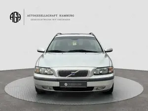 Volvo V70 2.4 Comfort*AHK*1.Hand DR*8fach bereift* Bild 5