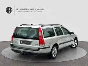Volvo V70 2.4 Comfort*AHK*1.Hand DR*8fach bereift* Bild 4