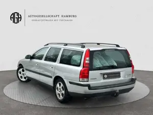 Volvo V70 2.4 Comfort*AHK*1.Hand DR*8fach bereift* Bild 2