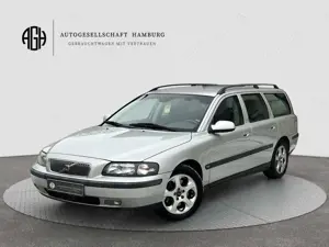 Volvo V70 2.4 Comfort*AHK*1.Hand DR*8fach bereift* Bild 3