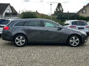 Opel Insignia 2.0CDTI Sport SHZ Navi 160PS Scheckheft Zahnriemen Bild 2