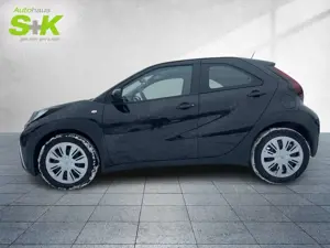 Toyota Aygo X 1.0 VVT-i Play+KAM+KLIMA+CARPLAY+GJR+TEMPOMAT+ Bild 2