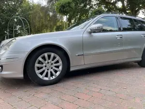 Mercedes-Benz E 320 E 320 T CDI 4Matic Automatik Elegance DPF Bild 3