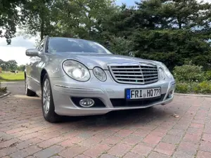 Mercedes-Benz E 320 E 320 T CDI 4Matic Automatik Elegance DPF Bild 2
