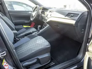 Volkswagen Taigo 1.5 TSI R-Line NAVI AHK ACC MATRIX-LED Bild 2