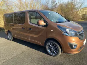 Opel Vivaro 2.5 CDTI L2H1 Life Cosmo Bild 2
