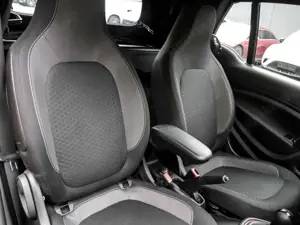 smart forTwo EQ  cabrio Exclusive+Ambiente+Cam Bild 5