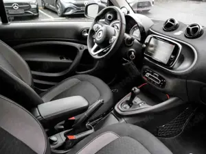 smart forTwo EQ  cabrio Exclusive+Ambiente+Cam Bild 3