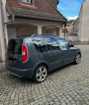 Skoda Roomster Roomster 1.6 16V Scout PLUS EDITION Bild 2