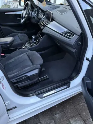 BMW 220 220d Active Tourer Sport-Aut. M Sport Bild 2