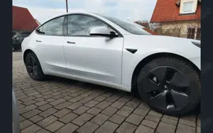 Tesla Model 3 Model 3 RWD mit Garantie AHK Matrix Winterreifen Bild 4