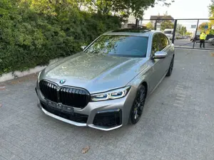 BMW 740 Li/M-PAKET/20"/PANO/HUD/DIST/MASS/HK/VOLL