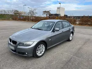 BMW 320 320d DPF LCI Xenon PDC Navi Tempomat Bild 3
