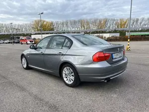 BMW 320 320d DPF LCI Xenon PDC Navi Tempomat Bild 4
