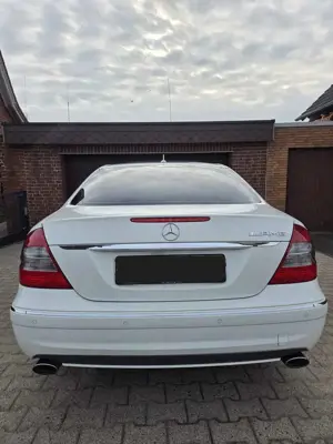 Mercedes-Benz E 350 Schicker Mercedes-Benz E 350 Avantgard AMG Style für Liebhaber - gepflegt und st Bild 3