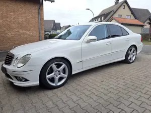 Mercedes-Benz E 350 Schicker Mercedes-Benz E 350 Avantgard AMG Style für Liebhaber - gepflegt und st Bild 2