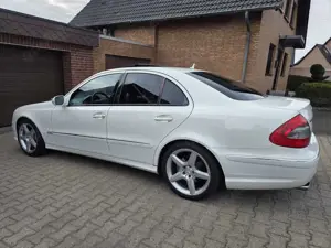 Mercedes-Benz E 350 Schicker Mercedes-Benz E 350 Avantgard AMG Style für Liebhaber - gepflegt und st Bild 4