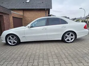 Mercedes-Benz E 350 Schicker Mercedes-Benz E 350 Avantgard AMG Style für Liebhaber - gepflegt und st Bild 5