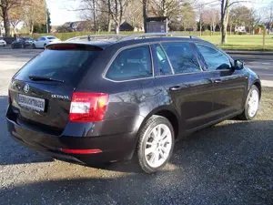 Skoda Octavia Combi 2.0 TDI Clever Bild 3