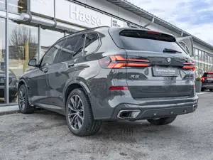 BMW X5 xDrive30d M-Sport DAPro 360° STANDHZ PANO H/K Bild 2