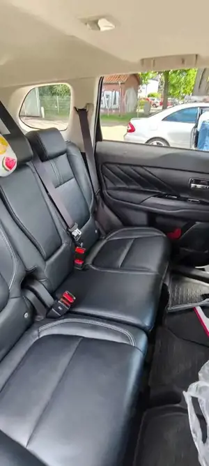 Mitsubishi Outlander Outlander 2.0 4WD Plug-In Hybrid Top Bild 3