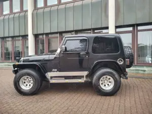 Jeep Wrangler 4.0 Sport HÖHER-BREITER-SUPER OPTIK-AHK-KLIMA