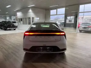 Toyota Prius Plug-in Hybrid Executive Bild 2