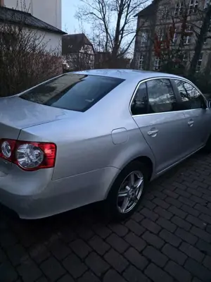 Volkswagen Jetta 2.0 TDI DPF Comfortline Bild 5