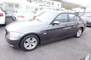 BMW 320 i *1.Hand*Automatik*Xenon*Leder*Stanheizung* Bild 4