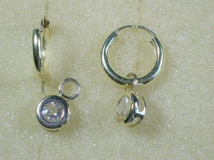 NEU: Creolen mit Einhängern 375 Gold mit Zirkonia