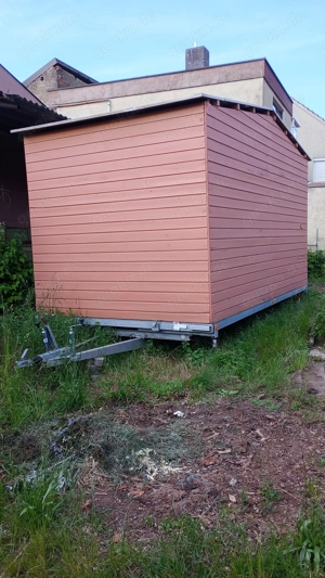 Zu verkaufen Schöner Stabiler Mittelalter Verkaufsanhänger Holz 5 Meter x 2.50.zim selbst Ausbauen. Bild 2
