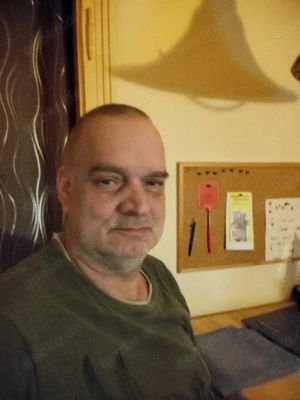 zeigst Du gerne deine Beine bist schlank gerne älter dann melde dich doch mal