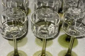 12 antike Rieslinggläser Weingläser mit flaschengrünem Stiel ca. 1910