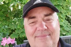 Suche weibl. Begleitung für Café und Kuchen Ausflüge :)