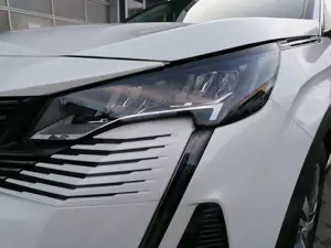 Peugeot 3008 Hybrid4 300 e-EAT8 Allure Pack ACC LED Navi Bild 4