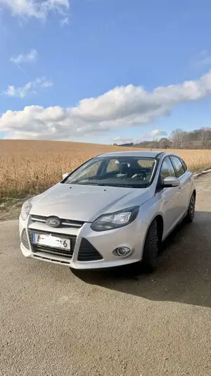 Ford Focus 1.6 EcoBoost Start-Stopp-System Champions Edition Bild 2